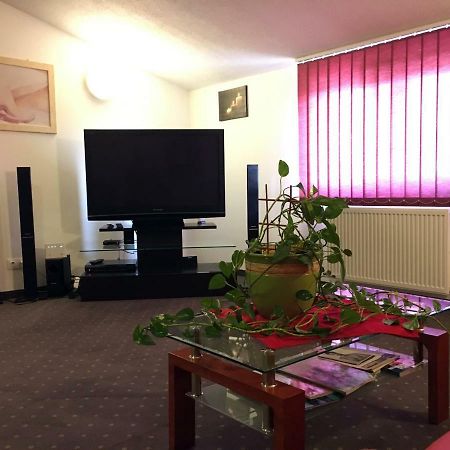 Ranch Robert Hotel Dudestii Noi Eksteriør billede