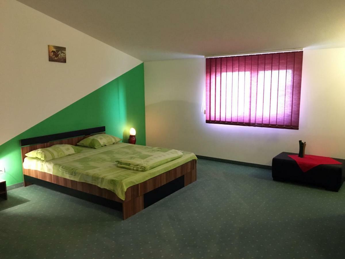 Ranch Robert Hotel Dudestii Noi Eksteriør billede