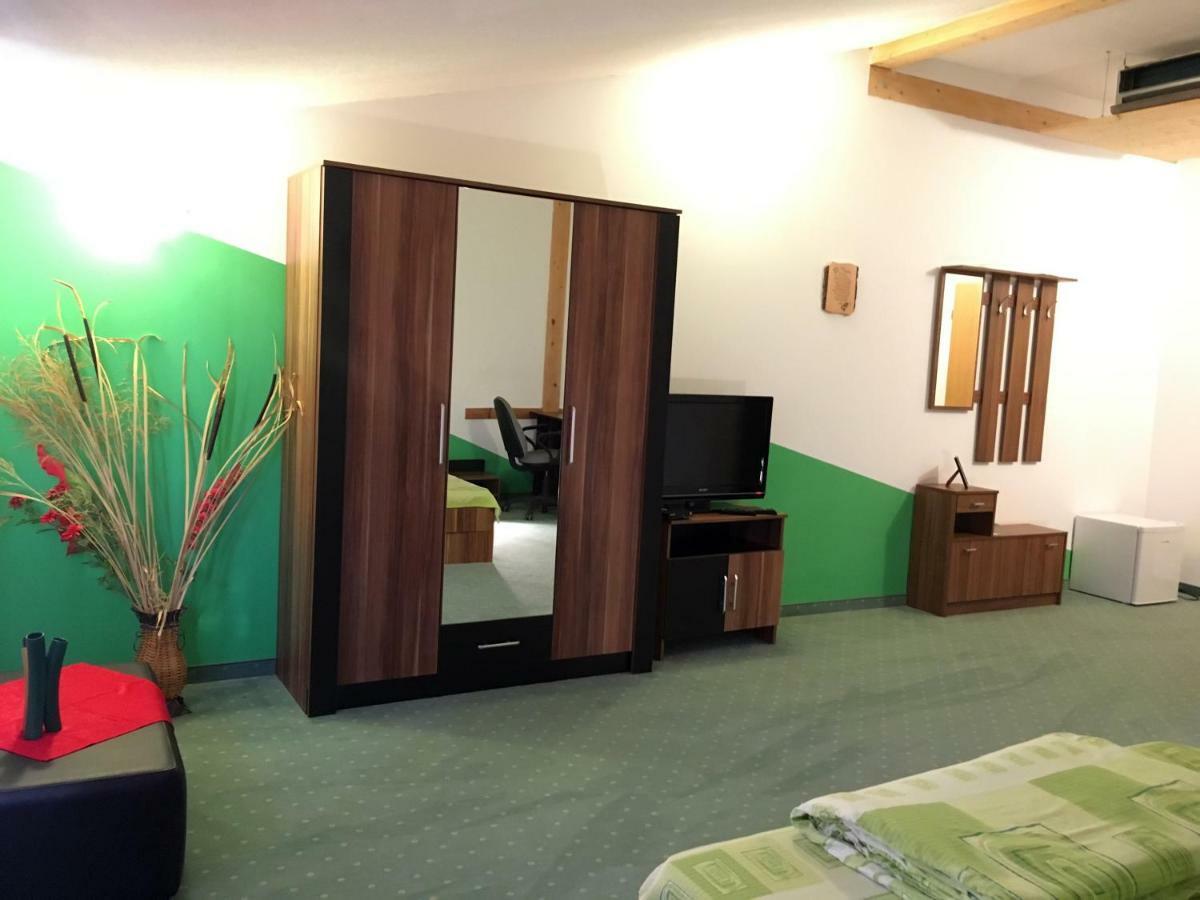 Ranch Robert Hotel Dudestii Noi Eksteriør billede